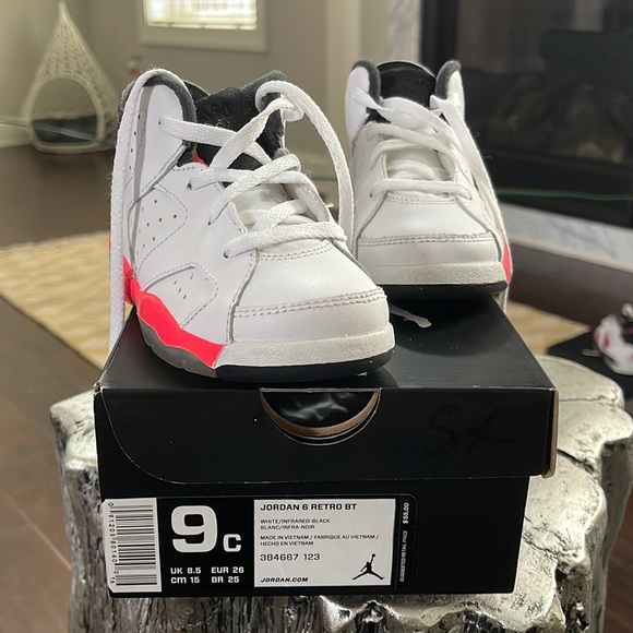 Jordan 6 Retro - Picture 1 of 3